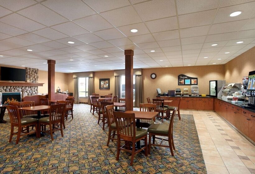 בית מלון כפרי Days Inn & Suites By Wyndham Strathmore