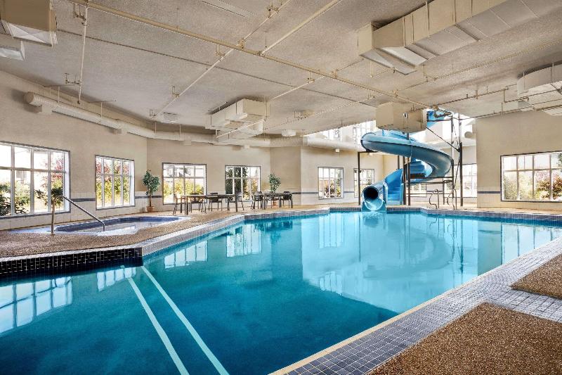 בית מלון כפרי Days Inn & Suites By Wyndham Strathmore