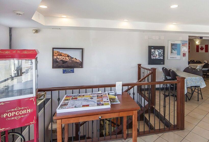 בית מלון כפרי Econo Lodge Inn & Suites Drumheller