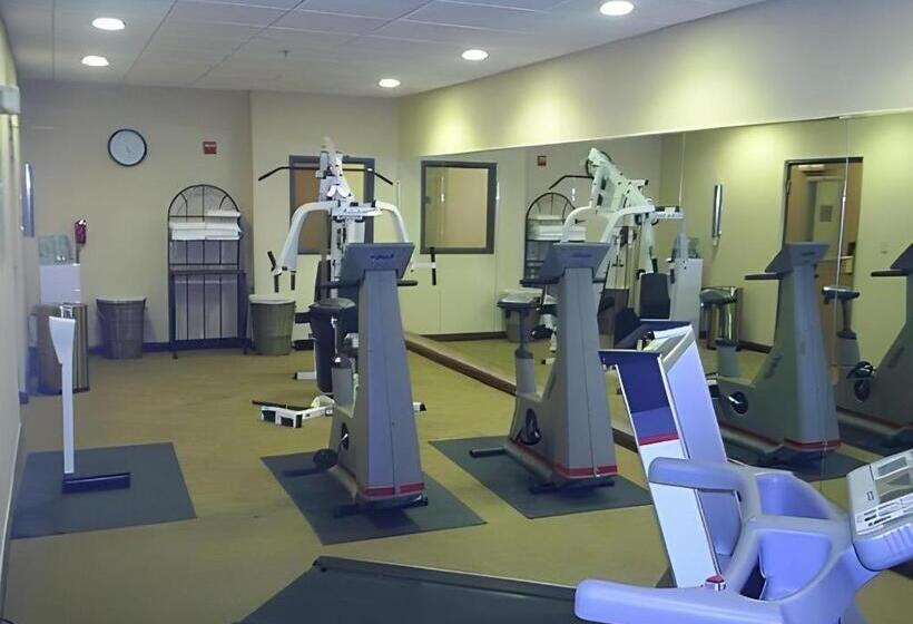 Holiday Inn Express Hotel & Suites Cleveland By Ihg