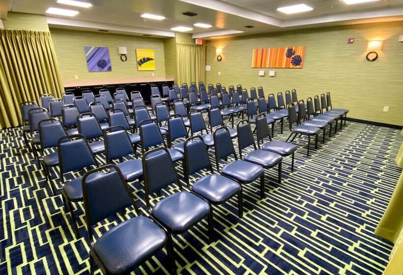 בית מלון כפרי Holiday Inn Express Suites Plant City By Ihg