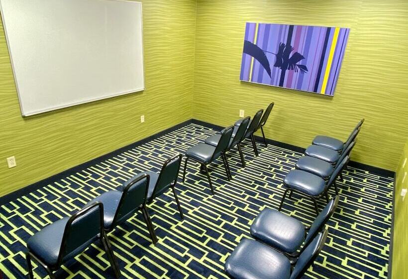 בית מלון כפרי Holiday Inn Express Suites Plant City By Ihg