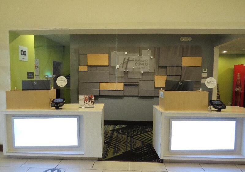 فندق Holiday Inn Express & Suites Spring Hill, An Ihg