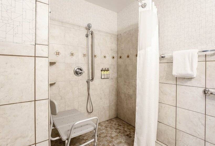 هتل Holiday Inn Express Lancaster, An Ihg