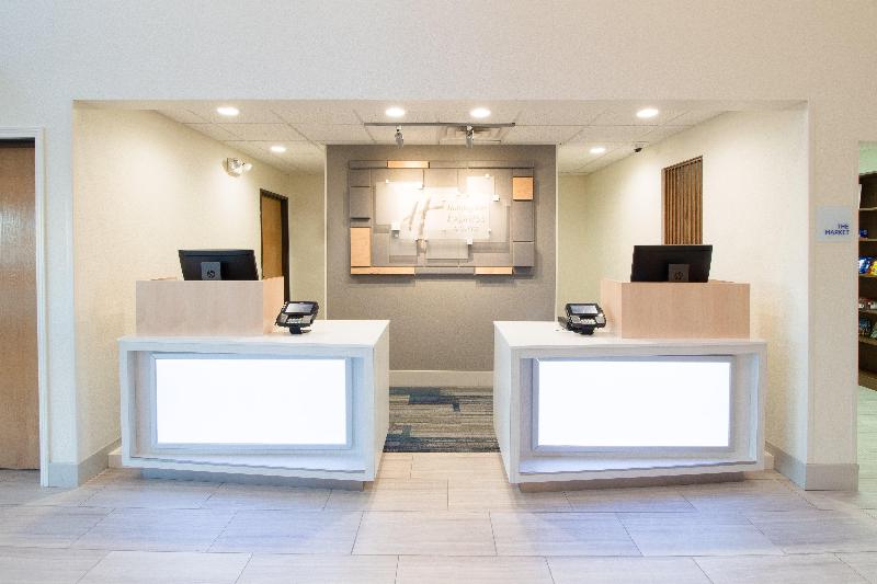 Отель Holiday Inn Express & Suites   Worthington, An Ihg
