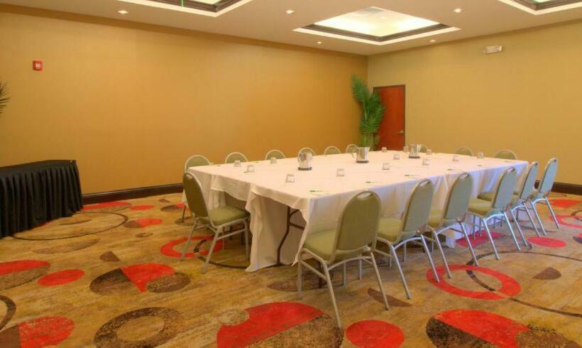 בית מלון כפרי Holiday Inn Pearl   Jackson Area, An Ihg