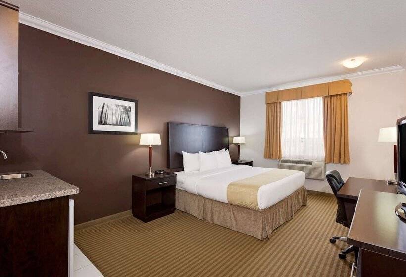 בית מלון כפרי Ramada By Wyndham Cold Lake