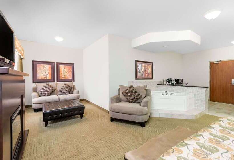 فندق Ramada By Wyndham Olds