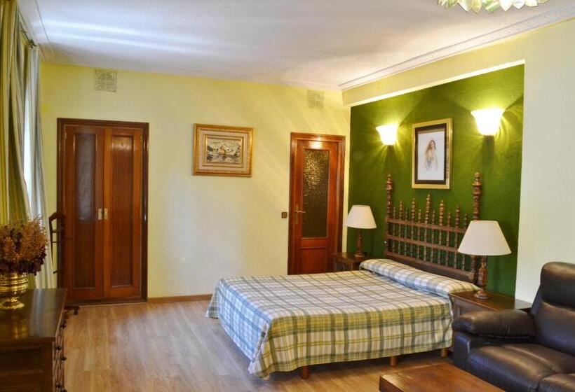 ペンション Hostal Aribel Longinos