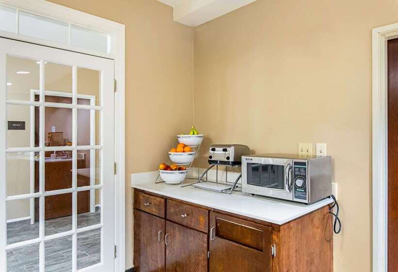 فندق Comfort Inn & Suites Pine Bluff