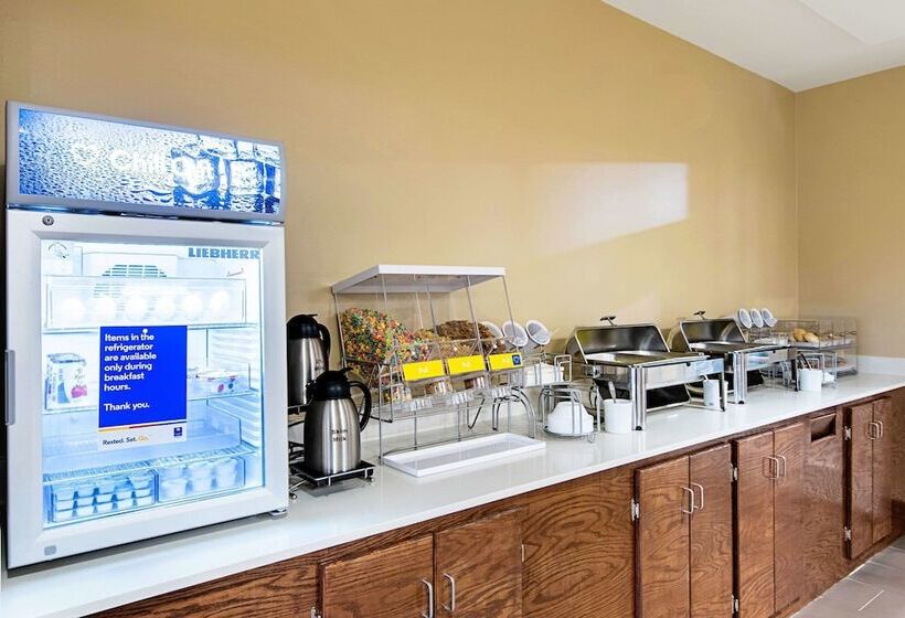 فندق Comfort Inn & Suites Pine Bluff