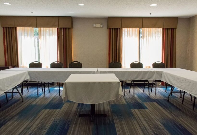 Holiday Inn Express Hotel & Suites Kinston, An Ihg