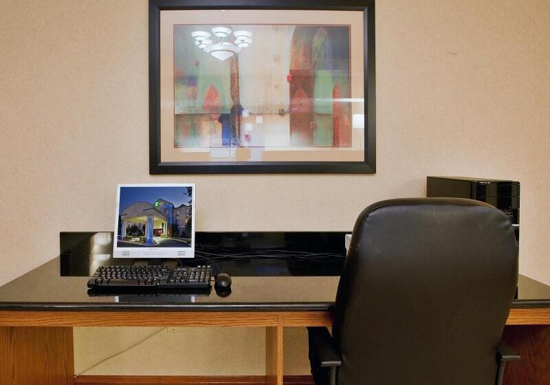 Holiday Inn Express Hotel & Suites Kinston, An Ihg