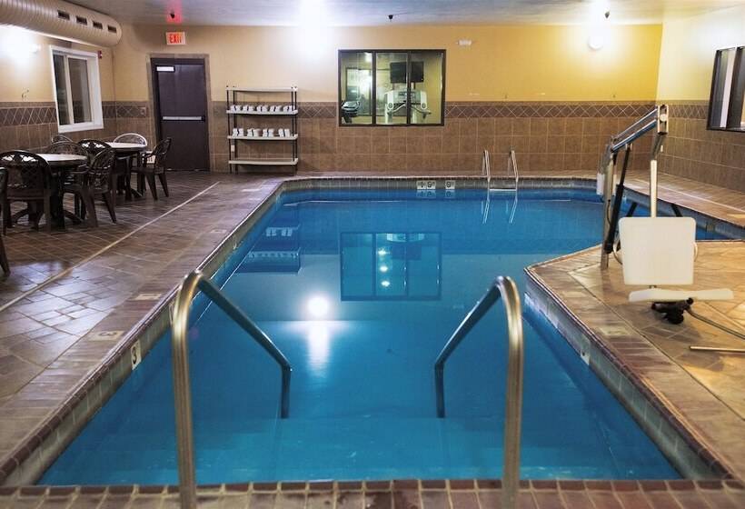 هتل Holiday Inn Express Devils Lake, An Ihg
