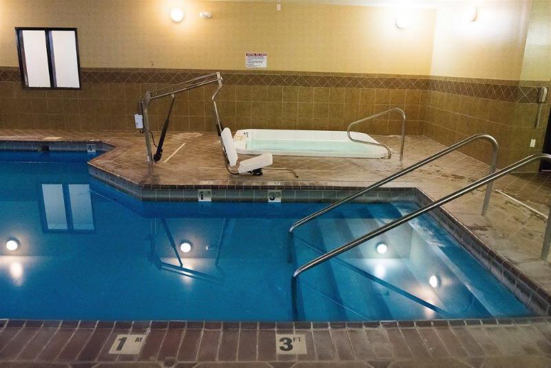 هتل Holiday Inn Express Devils Lake, An Ihg