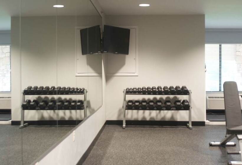 هتل Holiday Inn Express Hickory   Hickory Mart, An Ihg