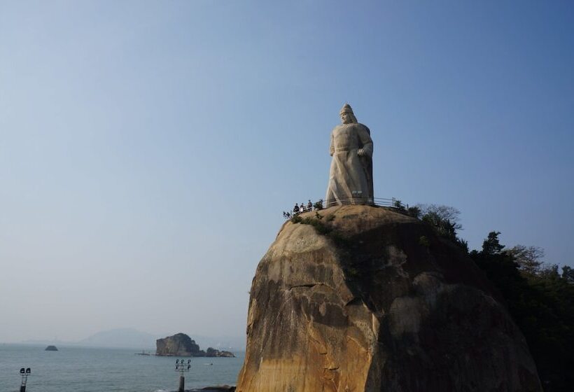 Отель Indigo Xiamen Harbour, An Ihg