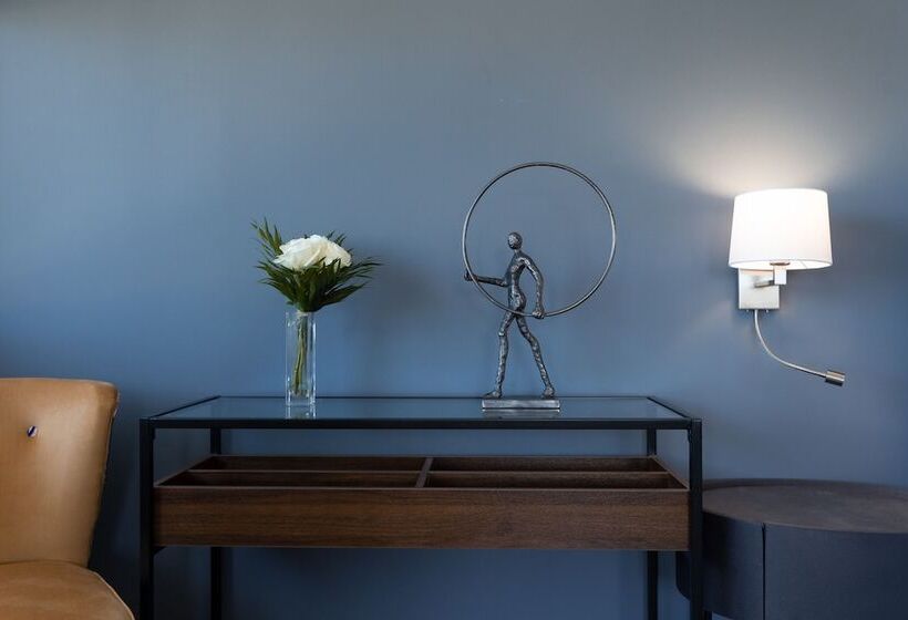 בית מלון כפרי Karalis City