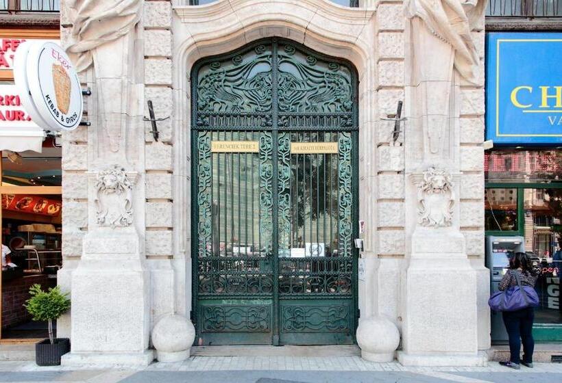 簡易ホテル Maverick Ensuites