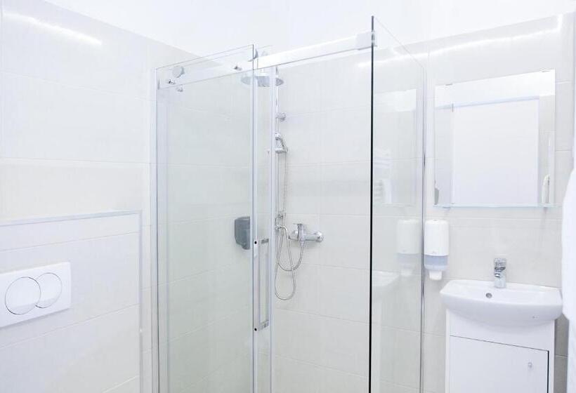 簡易ホテル Maverick Ensuites