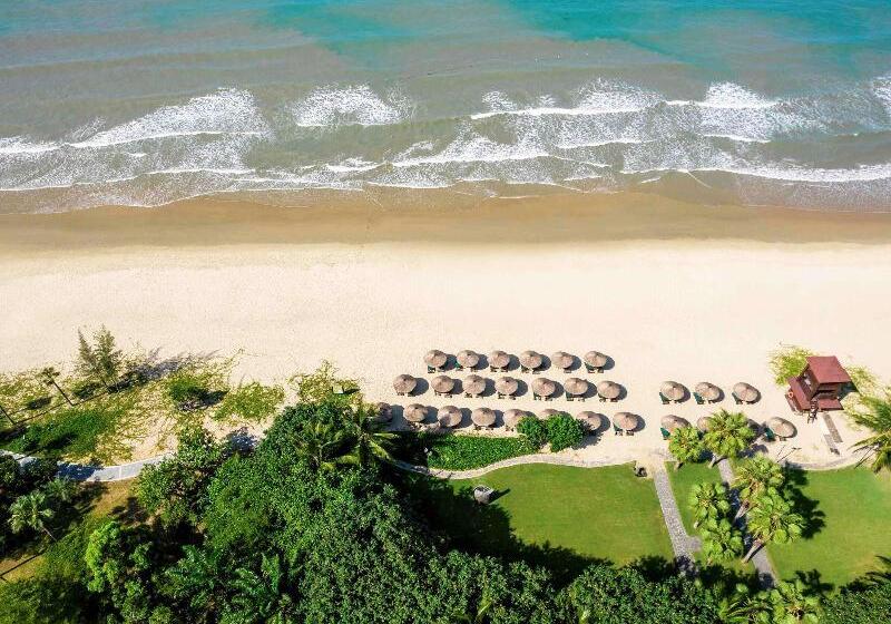 Pullman Oceanview Sanya Bay Resort & Spa