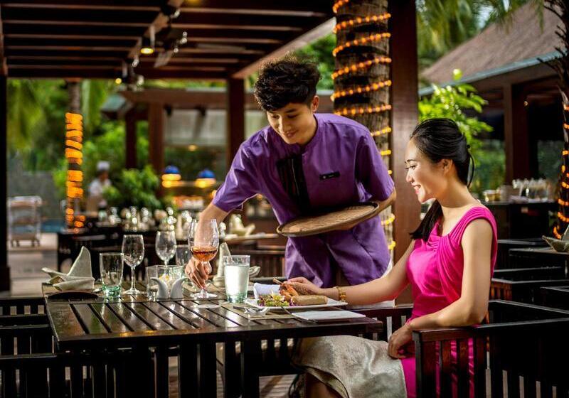 Pullman Oceanview Sanya Bay Resort & Spa