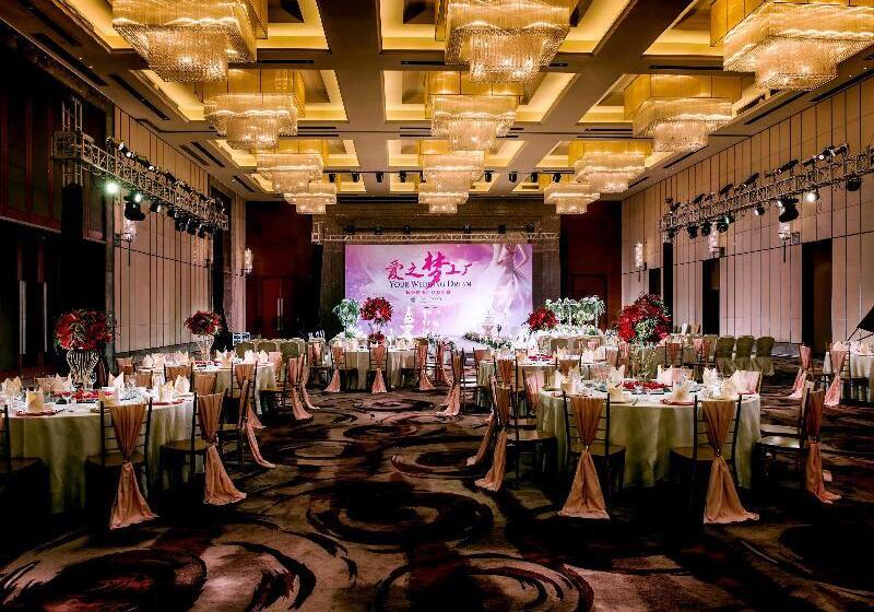 Pullman Oceanview Sanya Bay Resort & Spa