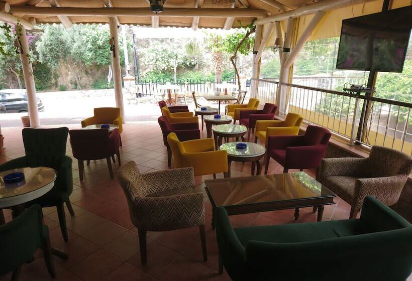 هتل Ata Lagoon Beach