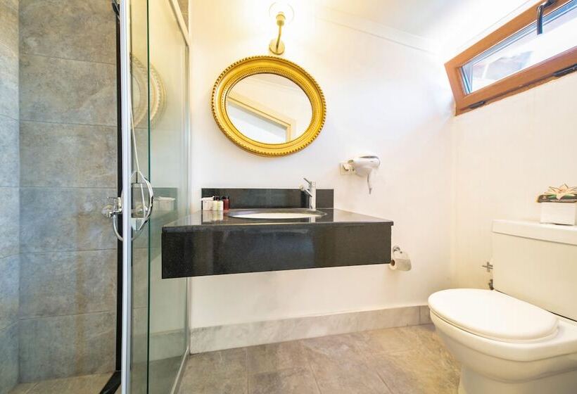 هتل Ata Lagoon Beach