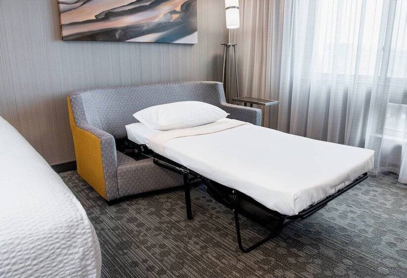 فندق Courtyard By Marriott Edmonton West