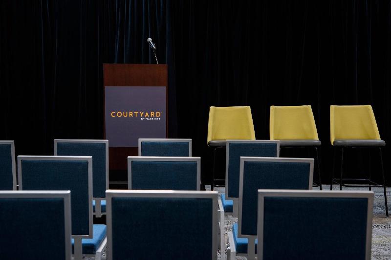 فندق Courtyard By Marriott Edmonton West