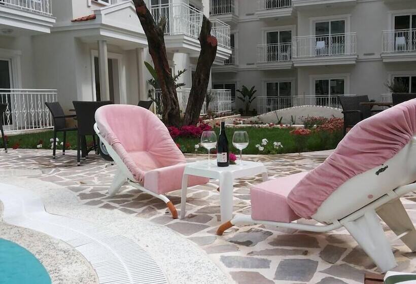 هتل Montebello Deluxe