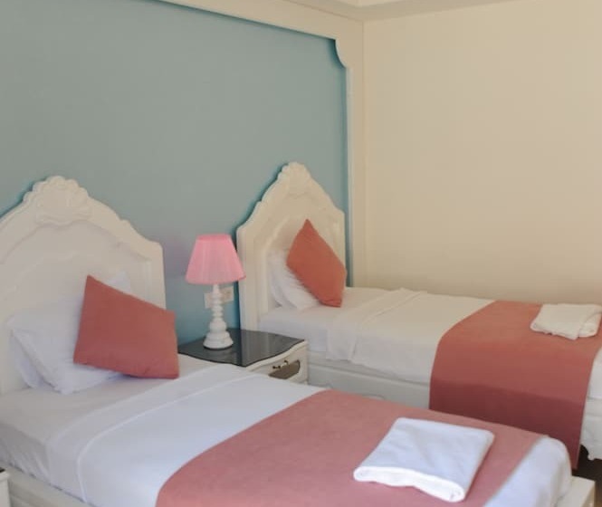 هتل Montebello Deluxe