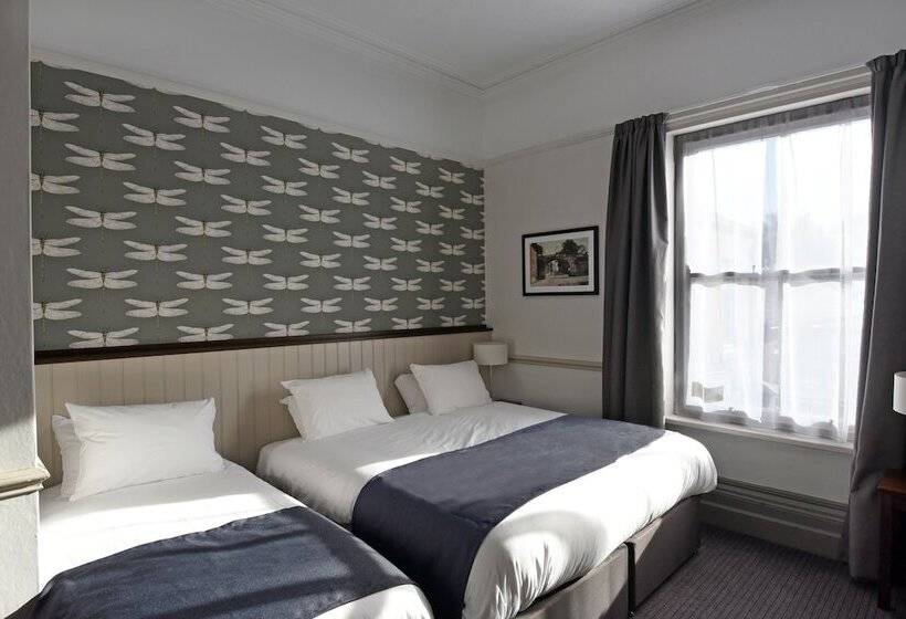 בית מלון כפרי Oaklands By Greene King Inns