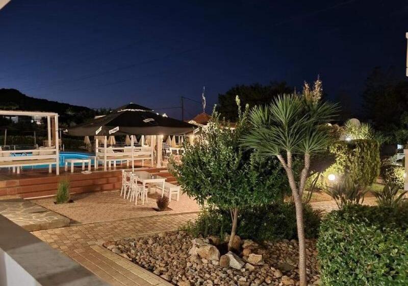 Nikos Apartments