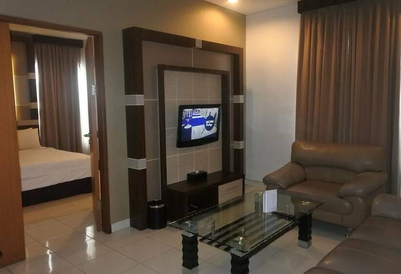 هتل Aston Ketapang City