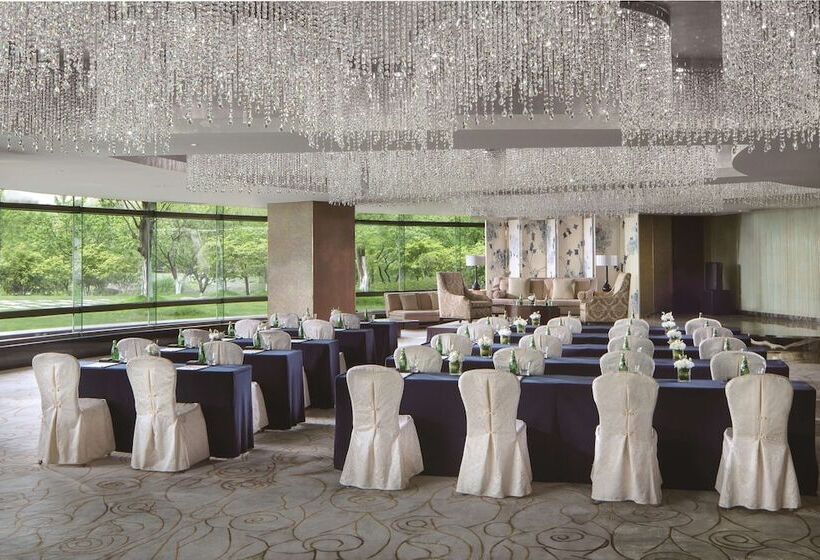 فندق Fairmont Yangcheng Lake