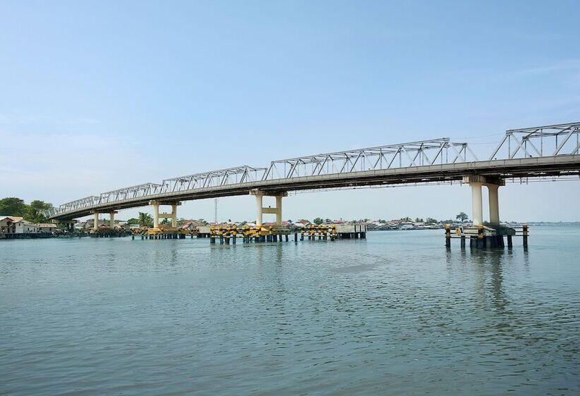 هتل Mercure Pontianak City Center