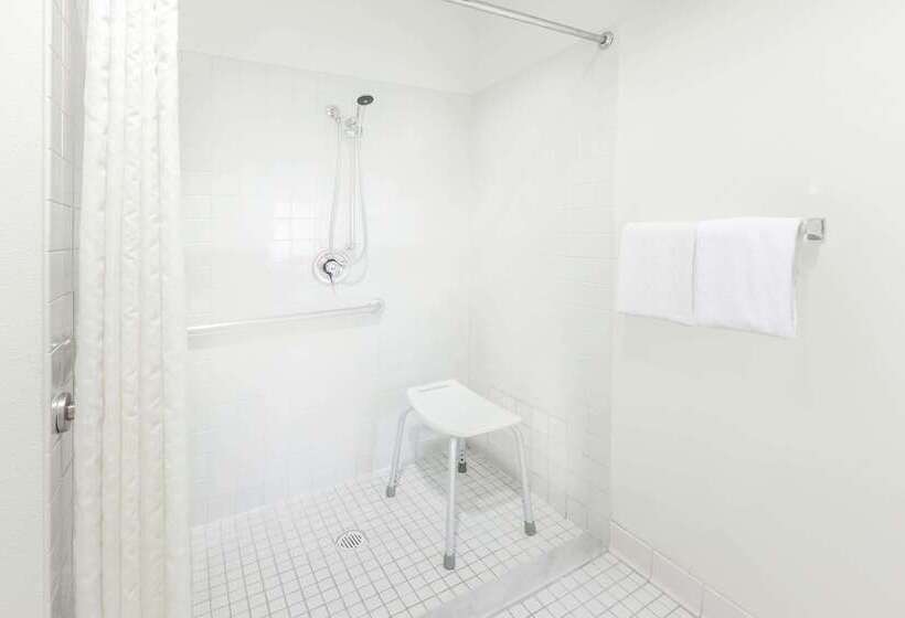 هتل Baymont By Wyndham Grand Rapids N/walker