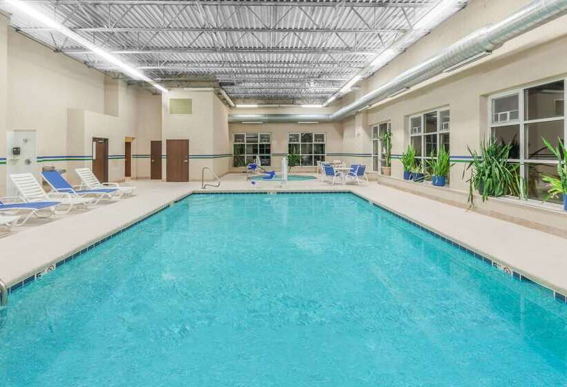 هتل Baymont By Wyndham Grand Rapids N/walker
