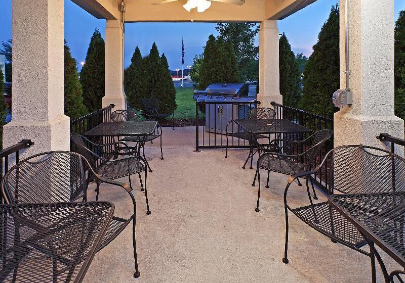 ホテル Candlewood Suites Fayetteville, An Ihg