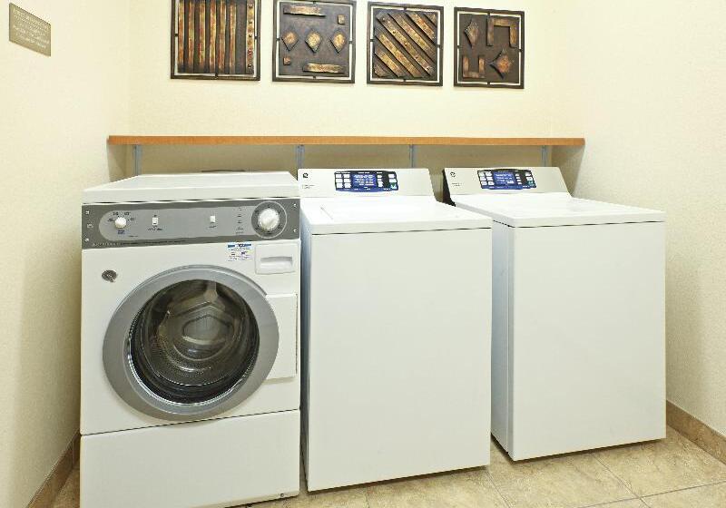 ホテル Candlewood Suites Fayetteville, An Ihg