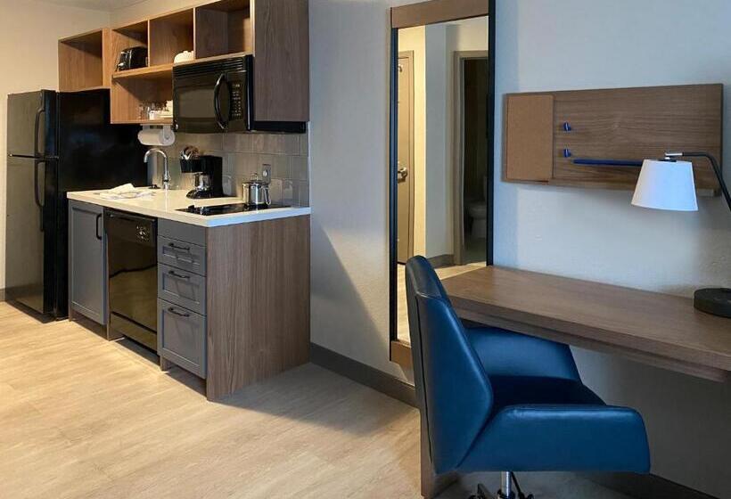 Отель Candlewood Suites Manassas, An Ihg