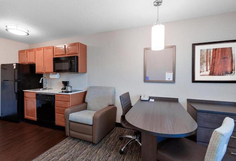 هتل Candlewood Suites Medford, An Ihg