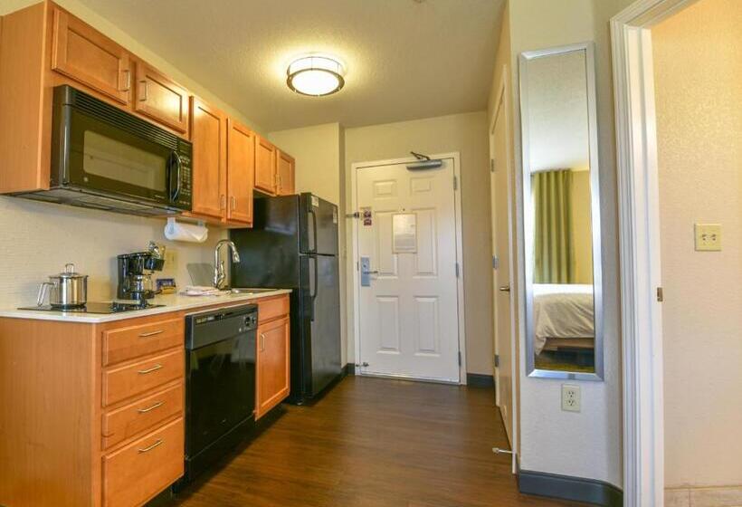 هتل Candlewood Suites Medford, An Ihg