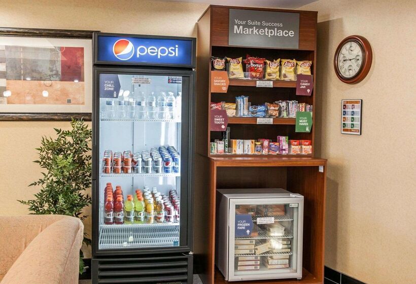 בית מלון כפרי Comfort Suites Near Indianapolis Airport