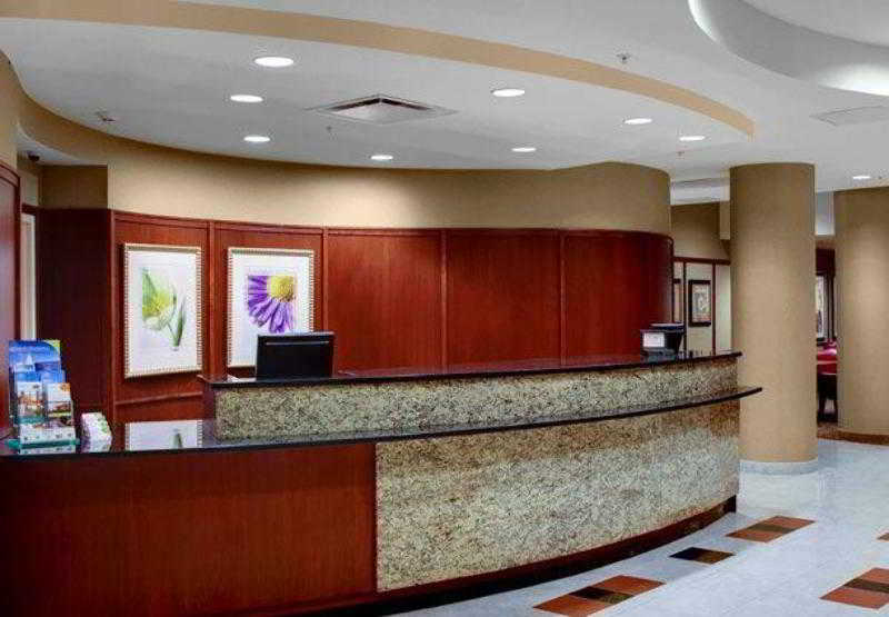 هتل Courtyard By Marriott Fayetteville