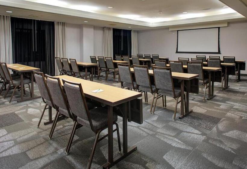 Отель Courtyard Richmond Chester