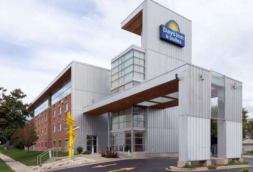هتل Days Inn & Suites By Wyndham Milwaukee