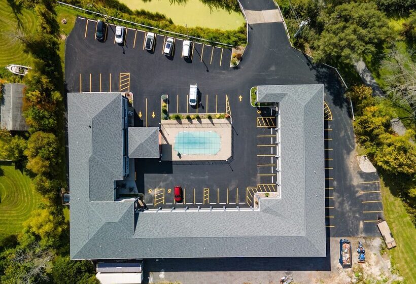 هتل Days Inn & Suites By Wyndham Niagara Falls/buffalo